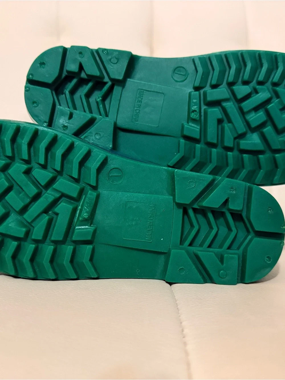 Lilly of New York Kids Teal Rain Boots with Green Soles size Y1